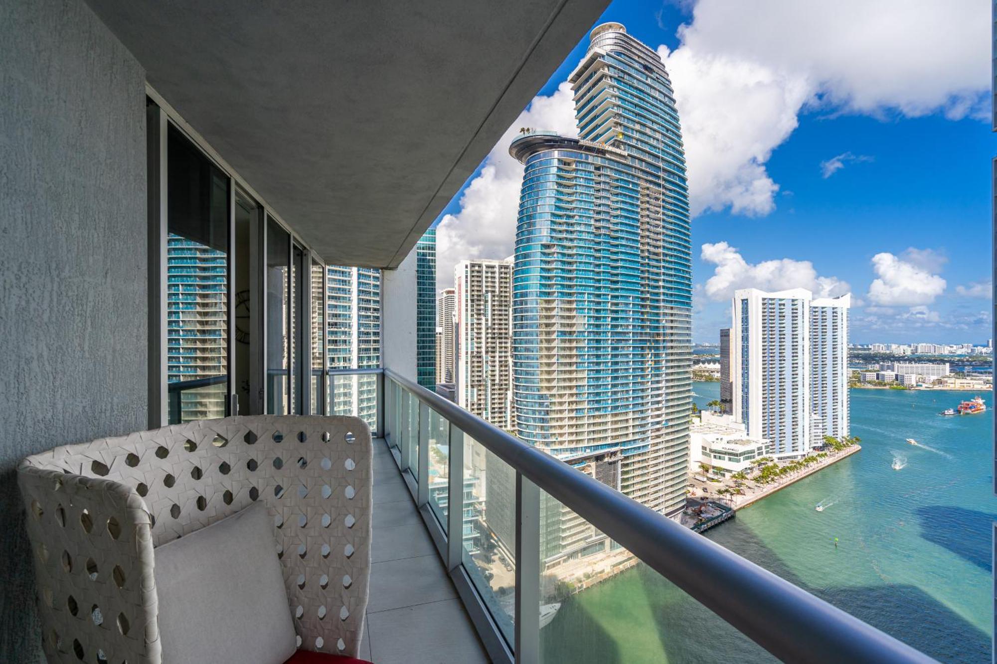 Luxurious Condo At Icon With Views Майами Экстерьер фото